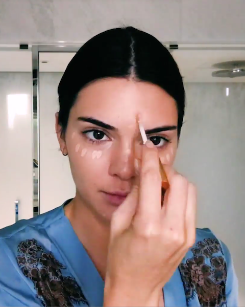 Kendall Jenner applies makeup and show her makeup routine