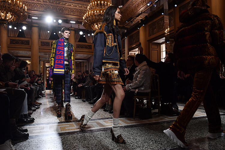 heres-how-to-pronounce-versace-show-image