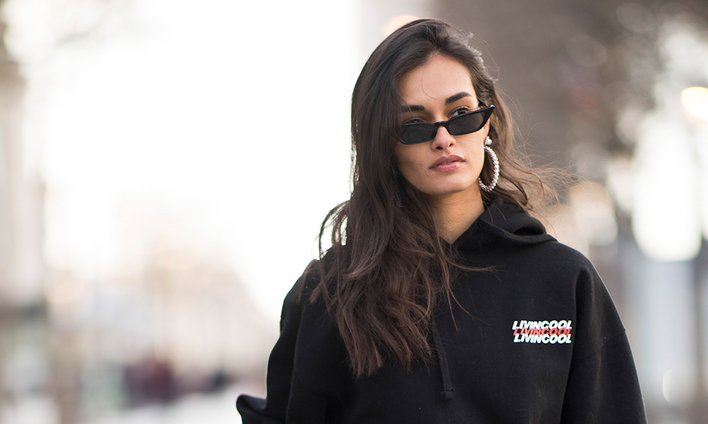 6 of our favourite autumn street style hair styles and how to create them | off-duty-loose-waves-bombshell-hair-styles-street-style-favourite-trends_gallery-1000x600