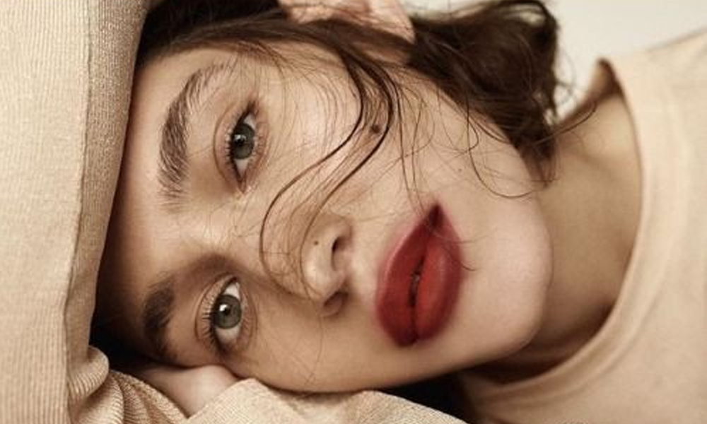 sleep-makeup_gallery-beauty-rules-missfq-1000x600