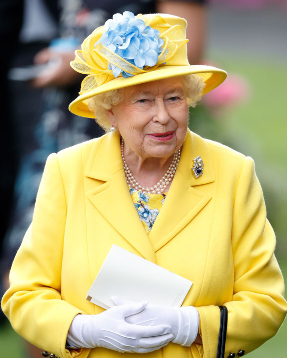 queen-yellow-edit_1000x1250