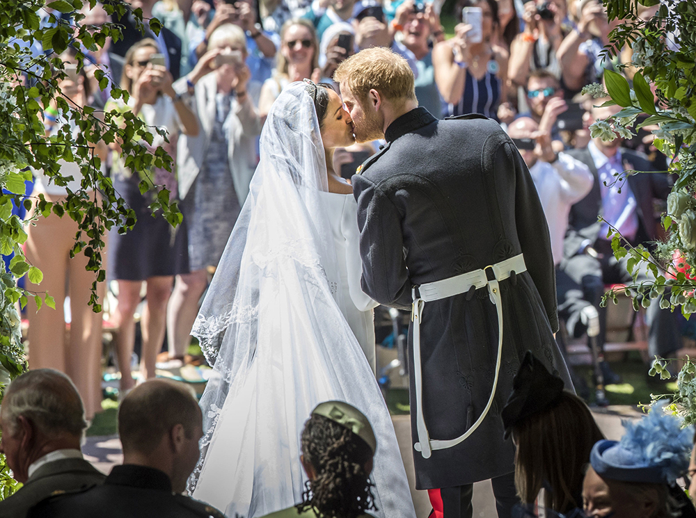 WINDSOR, UNITED KINGDOM - MAY 19: Prince Harry and Meghan Markle kiss on the steps of St George's Chapel in Windsor Castle after their wedding in St George's Chapel at Windsor Castle on May 19, 2018 in Windsor, England. (Photo by Danny Lawson - WPA Pool/Getty Images)
