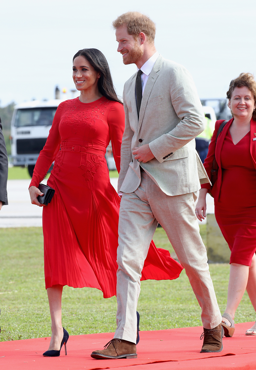 NUKU'ALOFA, TONGA - OCTOBER 25: Prince Harry, Duke of Sussex and Meghan, Duchess of Sussex arrive at Fua'amotu Airport on October 25, 2018 in Nuku'alofa, Tonga. The Duke and Duchess of Sussex are on their official 16-day Autumn tour visiting cities in Australia, Fiji, Tonga and New Zealand. (Photo by Chris Jackson/Getty Images)